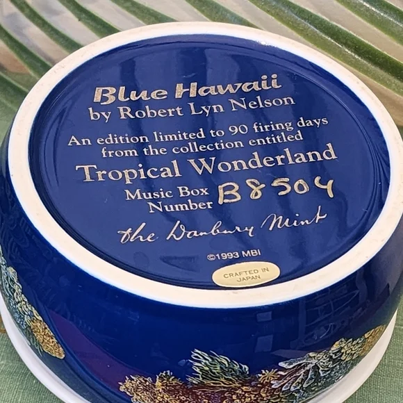 Danbury Mint Tropical Wonderland Blue Hawaii Robert Nelson Music Box #B8504 - Picture 4 of 8